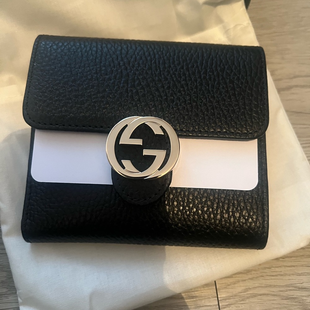 ✨POSH LIVE GIVEAWAY ✨BOUGHT AT THE GUCCI STORE IN  ITALY GUCCI WALLET - Picture 7 of 8
